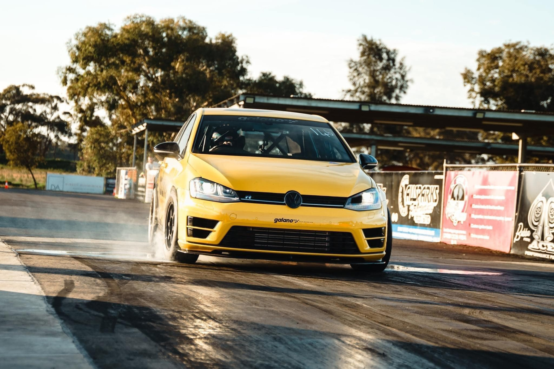 Volkswagen Golf R jaune préparée par Galano Engineering